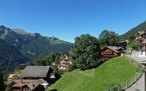 Roossi Apt. 1: Bjerglandsby, Bjergrige Landskabsformer, Bjerg, Hill Station, Bjergkæde, Naturlige Landskab, Stad, Landsby, Hus, Himmel