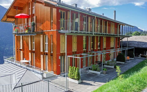 Schweizerheim Apt.5: Hus, Ejendom, Bygning, Arkitektur, Facade, Hjem, Træ, Tag, Materielle Værdier, Ejendom