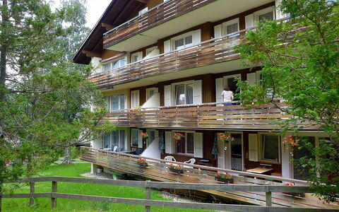 Zur Linde Apt.w: Bygning, Ejendom, Plante, Vindue, Træ, Land Lot, Hus, Træ, Himmel, Sommerhus