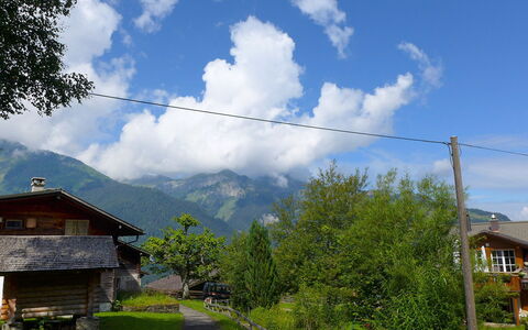 Zur Linde Apt.w: Himmel, Sky, Natur, Bjerg, Hill Station, Hus, Ejendom, Træ, Ødemark, Cumulus