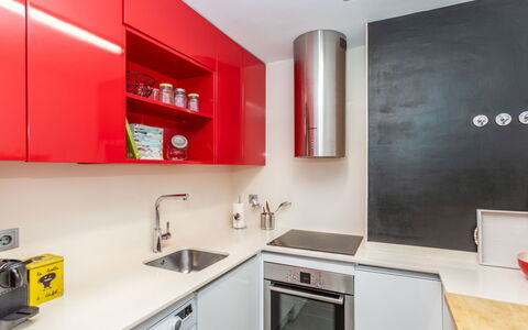 Vila Olimpica Pamplona: Køkken, Køkken Apparat, Countertop, Større Bandage, Indretning, Cabinetry, Gulvbelægning, Loft, Møbel, Husholdningsapparat