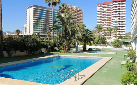 Calpe Calp 898: Vand, Plante, Bygning, Himmel, Daytime, Ejendom, Svømmepøl, Grøn, Blå, Azure