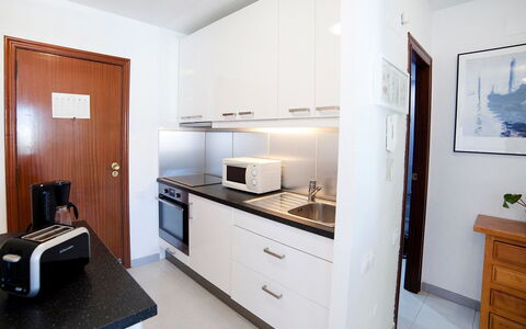 Calpe Calp 898: Værelse, Ejendom, Møbel, Bygning, Indretning, Hus, Etage, Køkken, Cabinetry, Lejlighed