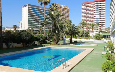 Calpe Calp 898: Vand, Plante, Bygning, Himmel, Daytime, Ejendom, Svømmepøl, Grøn, Blå, Azure