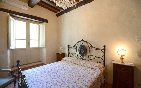 Villa Agazzi: Soveværelse, Seng, Værelse, Ejendom, Møbel, Sengetøj, Bed Frame, Sengetøj, Loft, Indretning