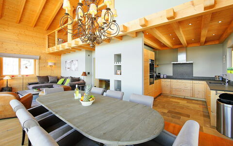 Chalet Jadi: Ejendom, Værelse, Loft, Bygning, Indretning, Countertop, Møbel, Spisestue, Hus, Ejendom
