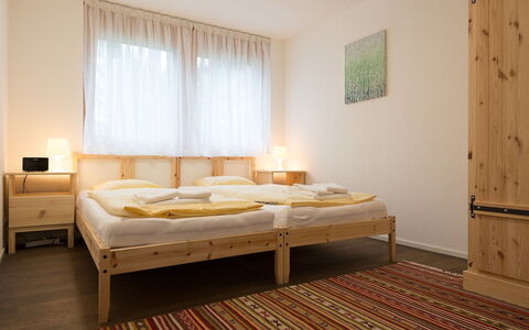 Bergfrieden Apt. 2: Møbel, Soveværelse, Seng, Værelse, Bed Frame, Etage, Ejendom, Indretning, Sengetøj, Madras