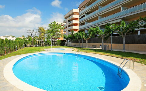 Nou Salou: Vand, Himmel, Bygning, Daytime, Plante, Ejendom, Sky, Azure, Blå, Svømmepøl