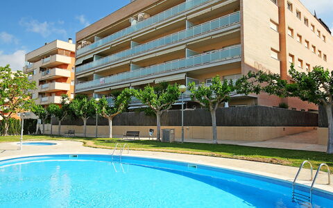 Nou Salou: Vand, Plante, Bygning, Himmel, Ejendom, Daytime, Svømmepøl, Azure, Blå, Sky