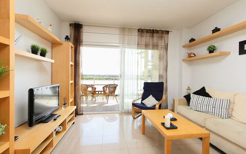 Nou Salou: Værelse, Ejendom, Møbel, Indretning, Bygning, Stue, Hus, Etage, Ejendom, Bord