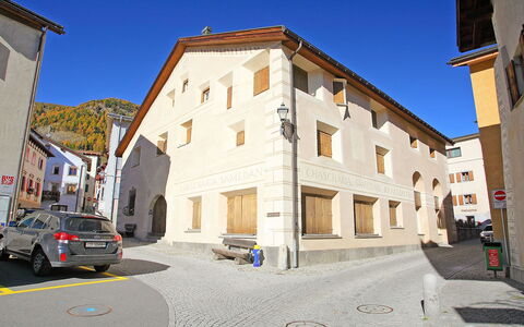 Chesa Chascharia 1: Kvarter, Stad, Ejendom, Boligområde, Bygning, Menneskelig Bosættelse, Hus, Gade, Arkitektur, Ejendom
