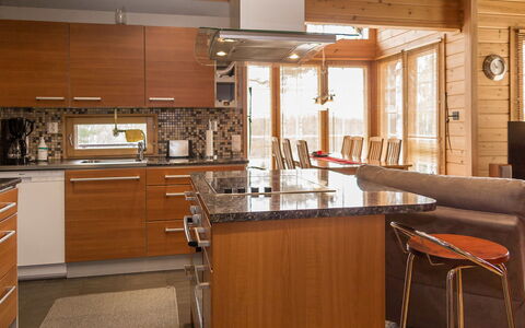 Syvärinkulta B: Møbel, Køkken, Countertop, Indretning, Gulvbelægning, Cabinetry, Køkken Apparat, Træ, Stol, Etage