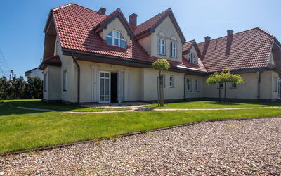 Leba 100: Bygning, Hus, Tag, Hjem, Boligområde, Facade, Sommerhus, Land Lot, Estate, Sidespor