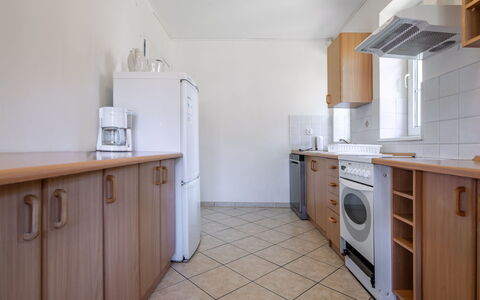 Mały Dworek: Gulvbelægning, Etage, Større Bandage, Indretning, Køkken, Loft, Værelse, Lejlighed, Cabinetry, Køkken Apparat