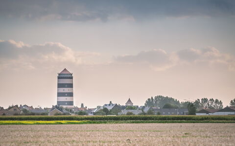 Ruiterlaan: Vand, Himmel, Bygning, Azure, Bjerg, Træ, Arkitektur, Krop Af Vand, Sø, Kvarter