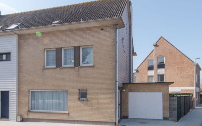 Ruiterlaan with Parking