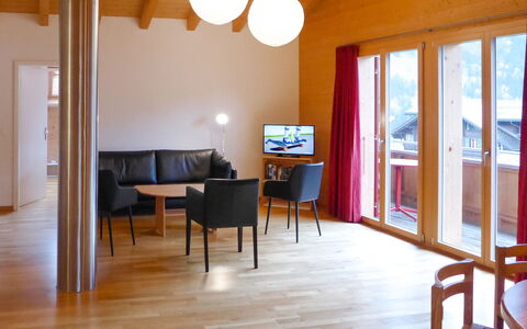 Chalet Almisgässli: Møbel, Bord, Bygning, Stol, Couch, Træ, Indretning, Stueplante, Arkitektur, Hal