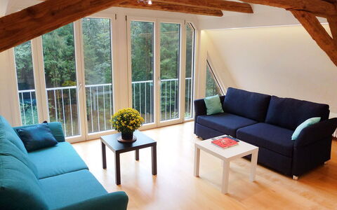 Leubach: Værelse, Ejendom, Møbel, Bygning, Stue, Hus, Indretning, Ejendom, Etage, Hjem