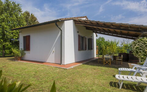 Casetta Ponticelli: Ejendom, Hus, Bygning, Ejendom, Hjem, Sommerhus, Land Lot, Facade, Stuehus, Backyard