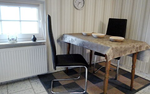 Hage 300: Møbel, Værelse, Skrivebord, Bord, Ejendom, Etage, Indretning, Stol, Bygning, Kaffebord