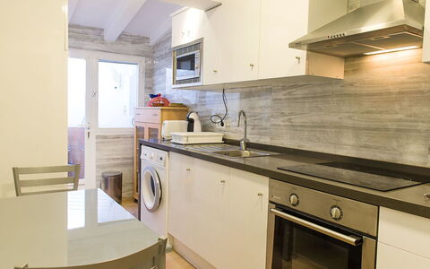 Cofitsa: Ejendom, Værelse, Countertop, Køkken, Cabinetry, Møbel, Indretning, Hus, Bygning, Gul