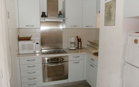 Le Madrilène: Værelse, Ejendom, Større Bandage, Møbel, Køkken, Køleskab, Cabinetry, Husholdningsapparat, Hus, Bygning