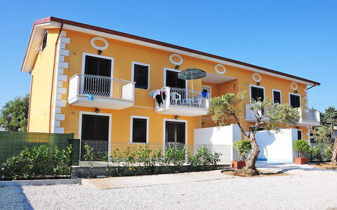 Casale Cilento: Plante, Himmel, Bygning, Vindue, Dør, Træ, Hus, Skygge, Land Lot, Sommerhus