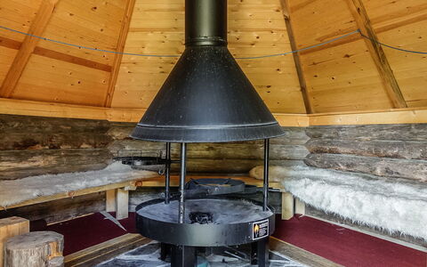 Itätullinkievari: Træ, Sommerhus, Bjælkehytte, Skov, Skur, Garden Bygninger, Lærk, Woodland, Bejdse