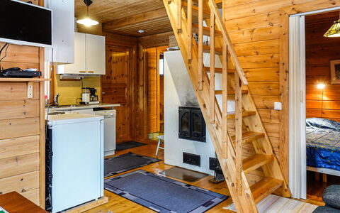 Meritähti: Græs, Hus, Sommerhus, Land Lot, Hjem, Estate, Lawn, Sidespor, Stuehus, Veranda