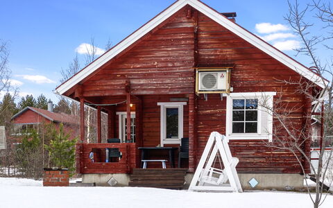 Meritähti: Græs, Hus, Sommerhus, Land Lot, Hjem, Estate, Lawn, Sidespor, Stuehus, Veranda