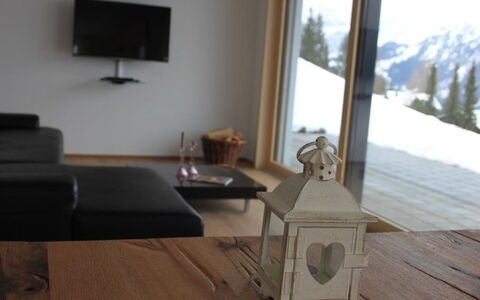 Chalet Coco: Ejendom, Træ, Vindue, Bygning, Indretning, Komfort, Etage, Stue, Gulvbelægning, Træ