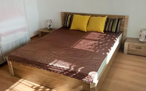 Smołdziński Las: Seng, Soveværelse, Sengetøj, Sengetøj, Møbel, Ejendom, Bed Frame, Værelse, Etage, Madras