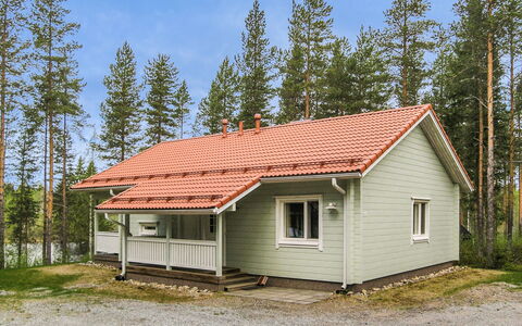 Yläneuvola Lanssi: Møbel, Indretning, Gulvbelægning, Etage, Bord, Loft, Køkken & Spisebord, Belysning, Stol, Hjem