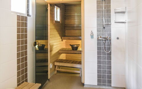 Yläneuvola Lanssi: Møbel, Indretning, Gulvbelægning, Etage, Bord, Loft, Køkken & Spisebord, Belysning, Stol, Hjem