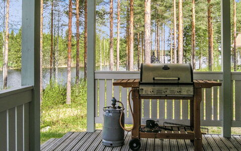 Yläneuvola Lanssi: Møbel, Indretning, Gulvbelægning, Etage, Bord, Loft, Køkken & Spisebord, Belysning, Stol, Hjem