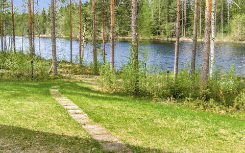 Yläneuvola Lanssi: Møbel, Indretning, Gulvbelægning, Etage, Bord, Loft, Køkken & Spisebord, Belysning, Stol, Hjem