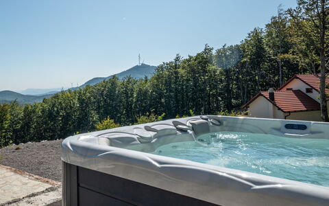 Vršak: Himmel, Vand, Svømmepøl, Bygning, Jacuzzi, Træ, Jacuzzi, Rektangel, Udendørs Møbler, Hus