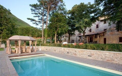 Villa Gubbio: Svømmepøl, Ejendom, Hus, Bygning, Estate, Ejendom, Hjem, Villa, Udvej, Fritid