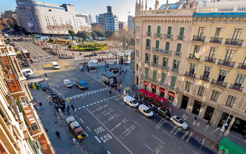 Plaza Catalunya Rda.universidad: City, Hovedstadsområde, Byområde, Kvarter, Metropolis, Stad, Menneskelig Bosættelse, Bygning, Gade, Milepæl