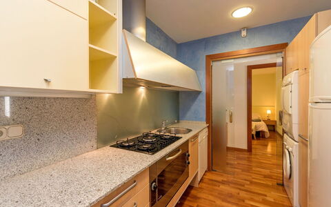 Plaza Catalunya Rda.universidad: Countertop, Ejendom, Værelse, Cabinetry, Møbel, Køkken, Indretning, Etage, Bygning, Håndvask