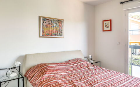 Résidence Cap Marine: Soveværelse, Værelse, Seng, Møbel, Sengetøj, Ejendom, Sengetøj, Bed Frame, Etage, Indretning