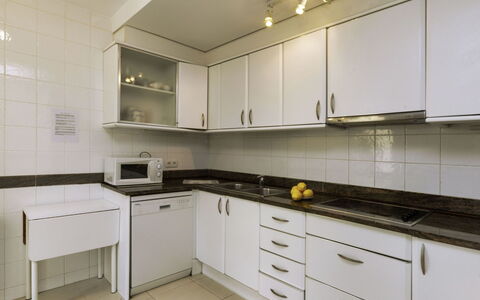 Mar Nou: Countertop, Cabinetry, Bygning, Ejendom, Møbel, Tap, Køkkenvask, Håndvask, Køkken, Komfur