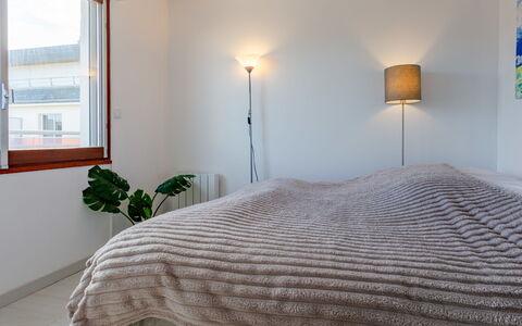 Cabourg 109: Seng, Møbel, Indretning, Soveværelse, Væg, Træ, Sengetøj, Sengetøj, Loft, Gulvbelægning