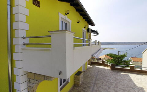 Novigrad (Zadar) 126: Plante, Bygning, Ejendom, Himmel, Vindue, Skygge, Træ, Hus, Gul, Vand