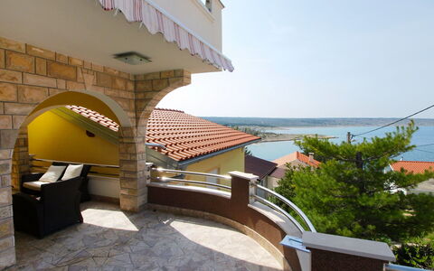 Novigrad (Zadar) 126: Ejendom, Arkitektur, Ejendom, Bygning, Gul, Altan, Hus, Lejlighed, Tag, Ferie