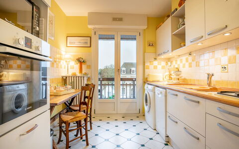 Cardella: Countertop, Cabinetry, Ejendom, Møbel, Køkken, Skuffe, Træ, Bygning, Indretning, Arkitektur