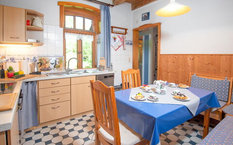 Krause: Møbel, Træ, Indretning, Gulvbelægning, Køkken, Etage, Cabinetry, Værelse, Loft, Countertop