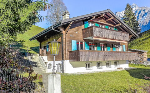 Grindelwald 322: Himmel, Plante, Bygning, Vindue, Træ, Land Lot, Sommerhus, Naturlige Landskab, Græs, Fritid