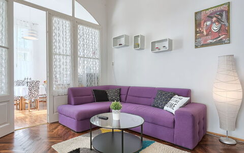 Silvia: Møbel, Couch, Ejendom, Bord, Purple, Indretning, Træ, Studio Couch, Arkitektur, Stue