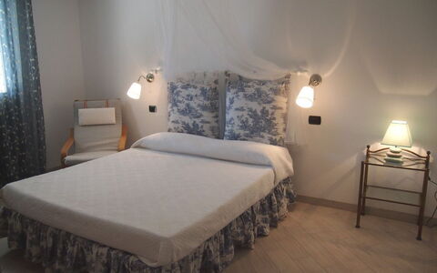 Villa Dei Cipressi: Soveværelse, Seng, Møbel, Værelse, Ejendom, Bed Frame, Madras, Sengetøj, Indretning, Rullemadras